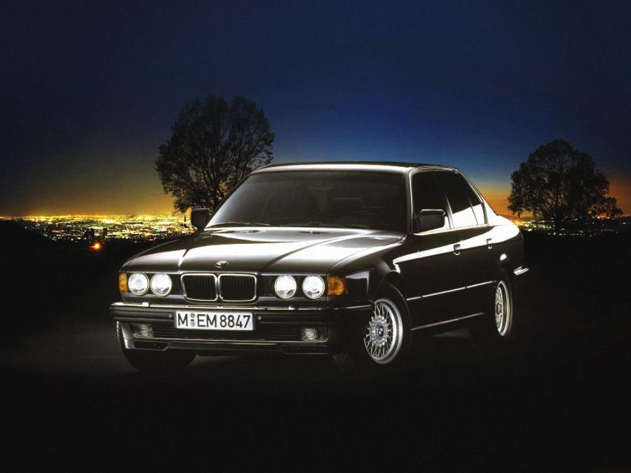  BMW 740i 1992 года  (фото 5 из 8)